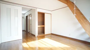 ロフト・カトー【1階】の居間