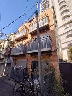 サリー市谷【3階】の外観