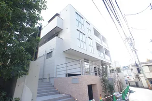 タウンハウス神宮前【2階】の外観