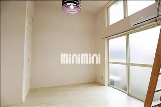 ジュネパレス横浜第6【1階】の居間