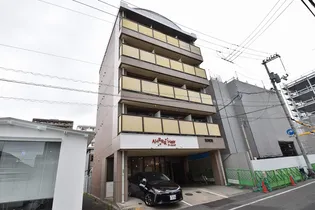 BONDS【2階】の外観