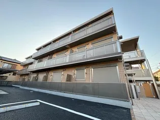 チェルアムール【3階】の外観