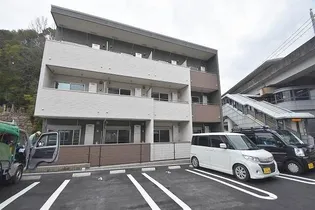 リトルナーレ伴駅前【1階】の外観