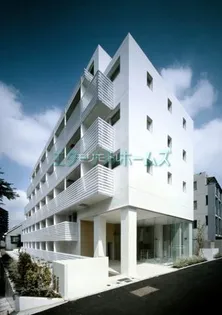 東京都新宿区市谷薬王寺町【マンション】の外観