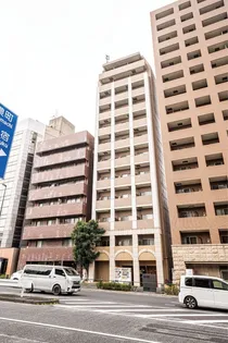 東京都新宿区市谷仲之町【マンション】の外観