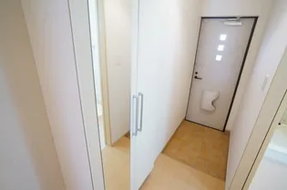 レガーロ IV番館【1階】の玄関