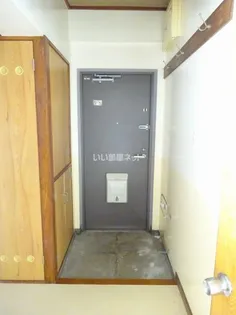 プレジデント津新町【4階】の玄関