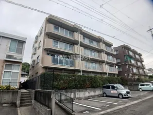 ニューパークメゾン半田【3階】の外観