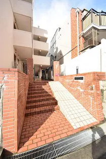 セルフィーユ諏訪山【1階】の外観