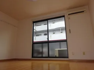 コートヴィラージュ【1階】の居間