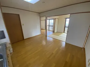 コーポ亀仙人【4階】の居間