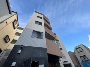 東京都新宿区余丁町【マンション】の外観