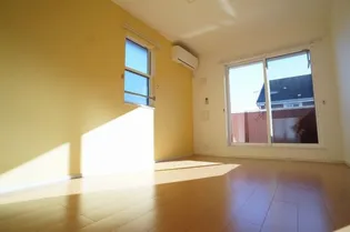 カーサ・サンパティークII【2階】の居間