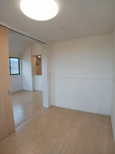 ヴィラ・ジュラク A【2階】の居間