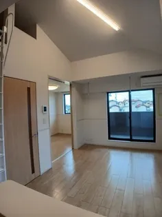 ヴィラ・ジュラク A【2階】の居間