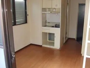 栄エーワイビジデンス【5階】の居間