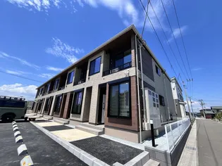 ファミーリエ【1階】の外観