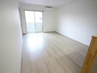 Na Tree. HY A棟【2階】の居間