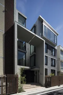 オーキッドレジデンス代々木 WEST【1階】の外観