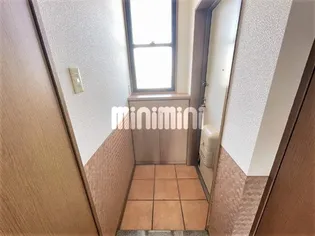 アーバングランツ三重【2階】の玄関