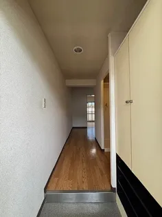 アルファ東古松II【1階】の玄関