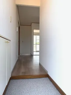 エルゼンNOMURA【1階】の玄関