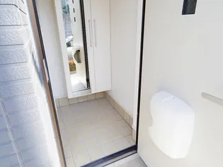 サンシャイン【2階】の玄関