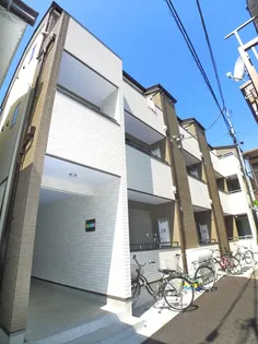 COLORS【2階】の外観