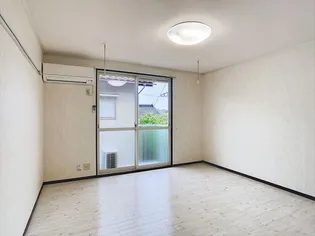 カレッジール351【2階】の居間