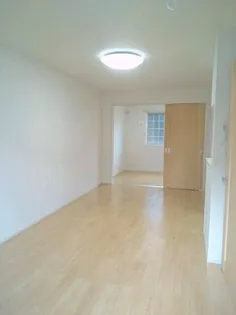 ウィステリアガーデンIII【1階】の居間