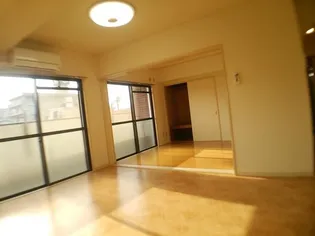 ロワイヤルシャバール【4階】の外観