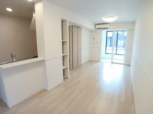 フレアルーチェ日ノ隈II【1階】の居間