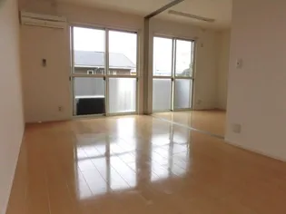 リバーセント B棟【2階】の居間