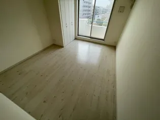 コンソラータ桜木【1階】の居間