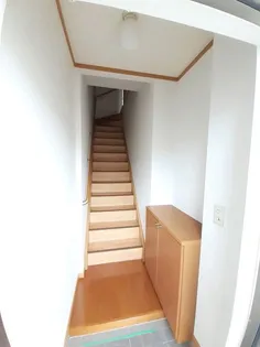 グリーンヒルうぐいすA【2階】の玄関