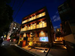 東京都新宿区若葉1【マンション】の外観