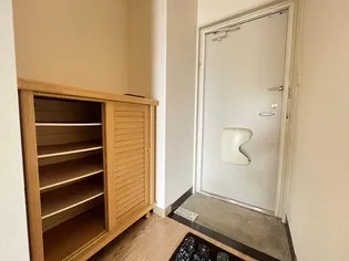 メゾン・シェモア【3階】の玄関