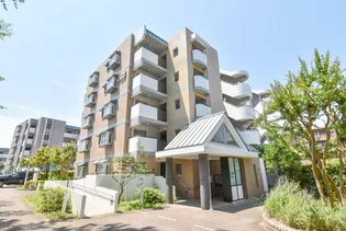 URアルビス五月ヶ丘【1階】の外観