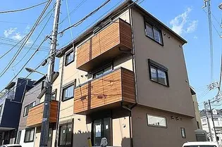 アパートメント代々木【3階】の外観