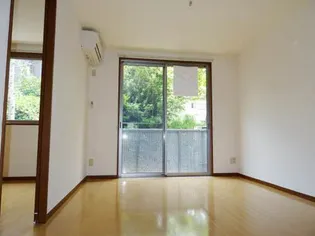 ディアス 泉【1階】の居間