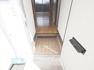 サンシティー国府【2階】の玄関