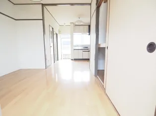 サンシティー国府【2階】の居間