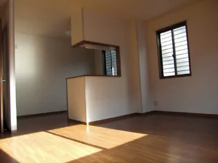 オーチャードタウン A棟【1階】の居間