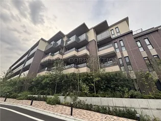 東京都世田谷区給田3【マンション】の外観