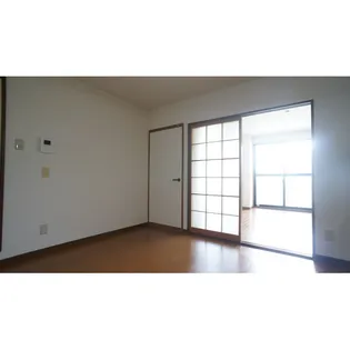 メゾンドジュール【2階】の居間