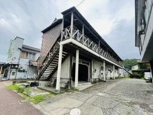 新潟県見附市本町2【アパート】の外観