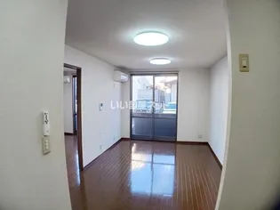 ツインパレス庄内 S棟【1階】の居間