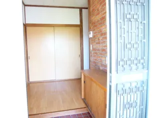 ホワイトハイツ【2階】の玄関