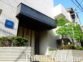 東京都世田谷区北沢5【マンション】の外観