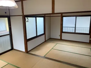 加地アパートの居間